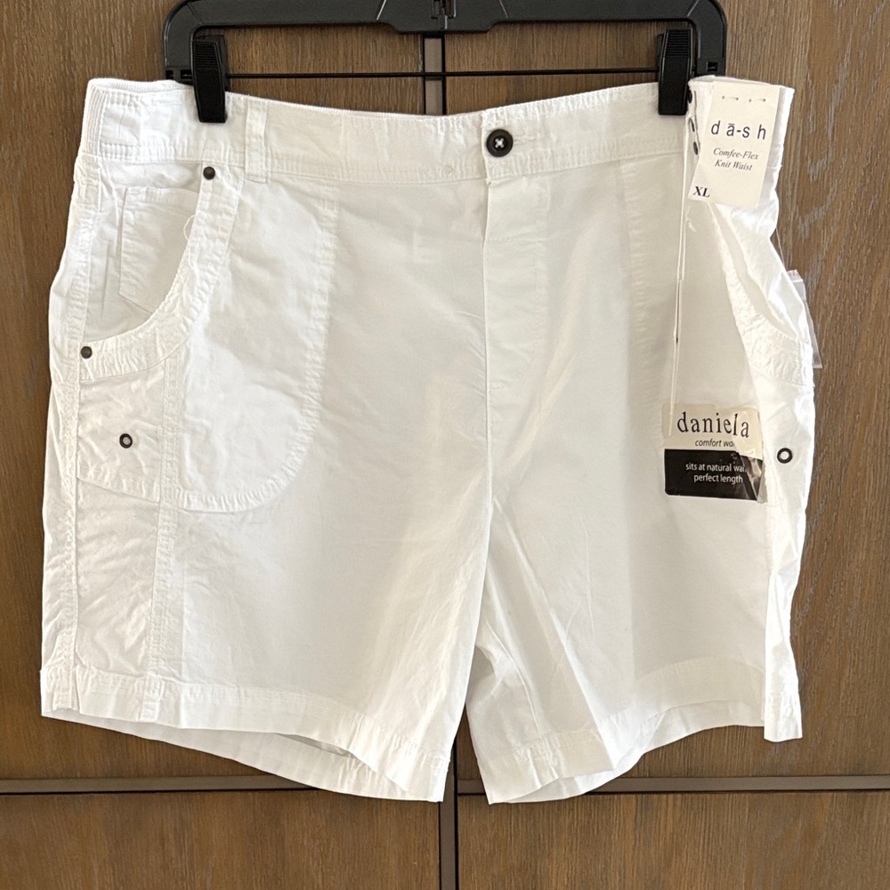 Daniella Women's White Cargo Shorts